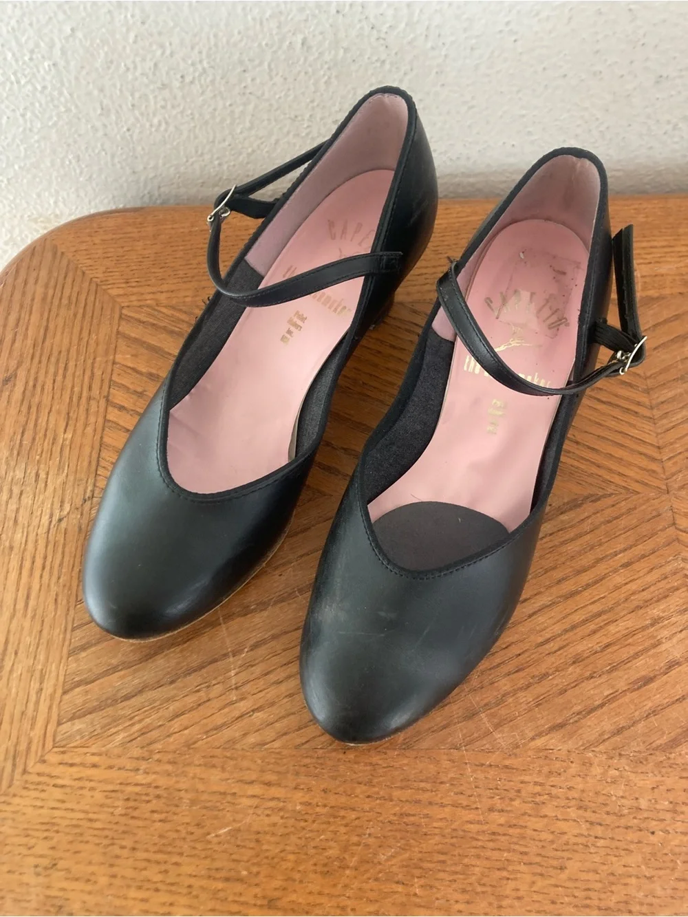 CAPEZIO “The Dancemaker” Black Leather Dancing Shoes Size 7 Medium